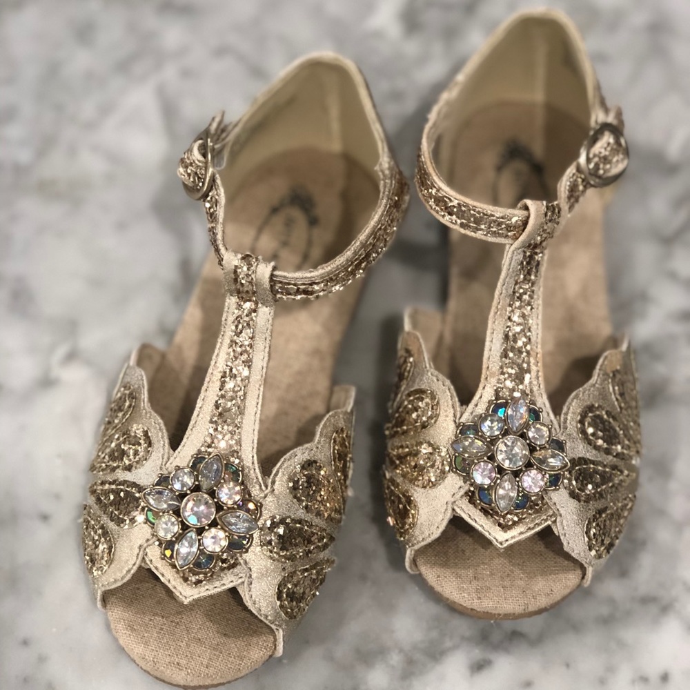 ✨Gold sparkle Joyfolie Shoes ✨